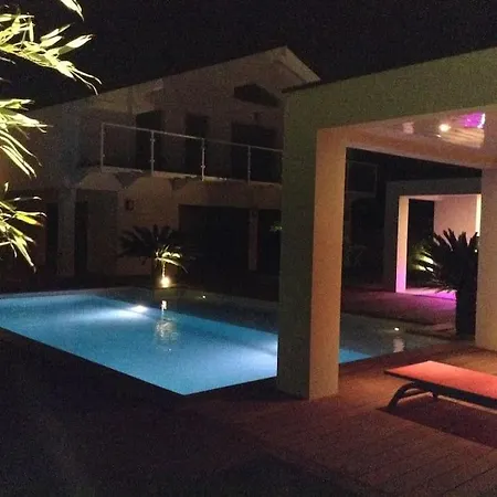 Grand Standing Piscine * אגדה